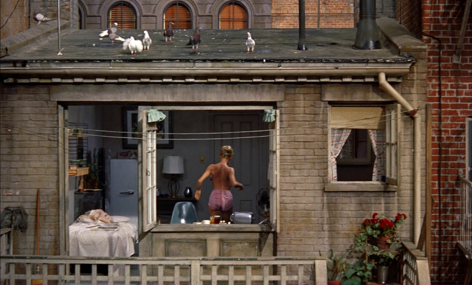 Cinematography Analysis Of Rear Window (In Depth)