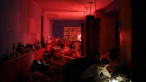 20 days in mariupol cinematography by evgeniy maloletka interior night establishing shot artificial light shot 002