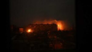 20 days in mariupol cinematography by evgeniy maloletka night establishing shot artificial light shot 015