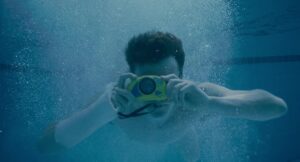 aftersun cinematography by gregory oke exterior day wide shot establishing shot soft light sunlight shot 019