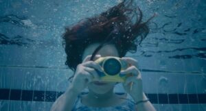 aftersun cinematography by gregory oke interior day wide shot establishing shot soft light daylight shot 042