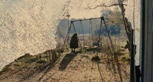 children of men cinematography by emmanuel lubezki exterior day wide shot establishing shot backlight sunny shot 018
