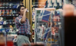 chungking express cinematography by christopher doyle day medium close up hard light daylight shot 065