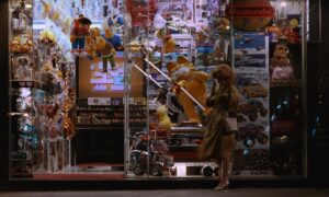 chungking express cinematography by christopher doyle day medium wide shot backlight fluorescent shot 044
