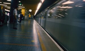 chungking express cinematography by christopher doyle day wide shot backlight shot 021