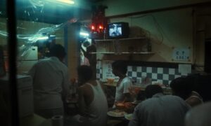 chungking express cinematography by christopher doyle interior medium shot three shot fluorescent shot 069