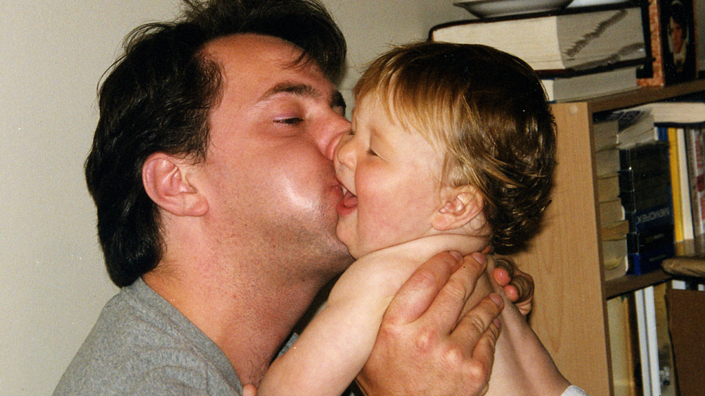 Dear Zachary: A Letter to a Son About His Father (2008) - Cinematography Analysis