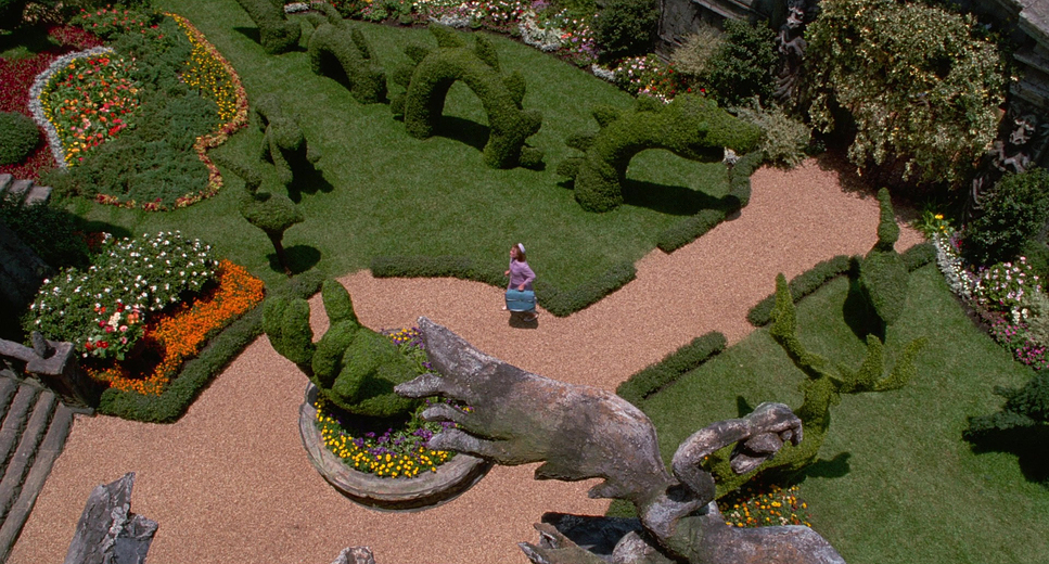 Edward Scissorhands (1990) - Cinematography Analysis