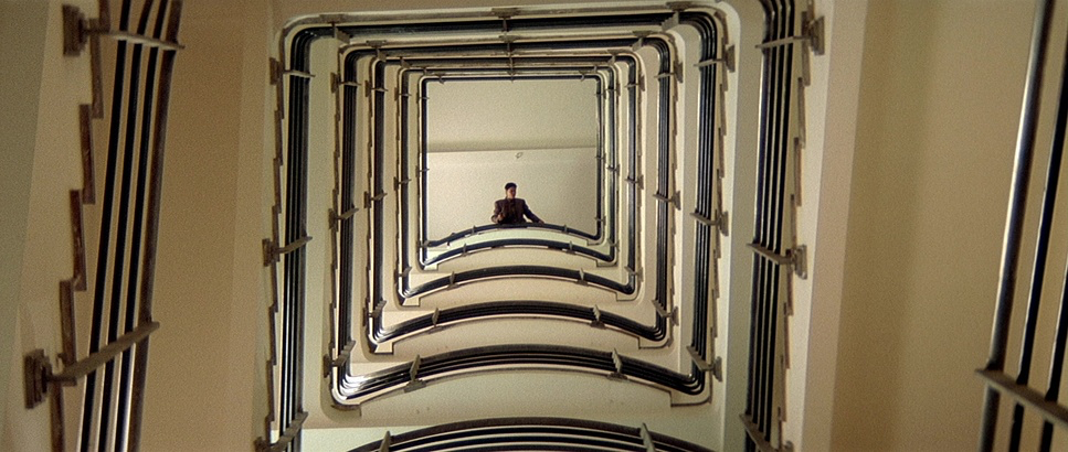 LÉON: THE PROFESSIONAL (1994) - CINEMATOGRAPHY ANALYSIS