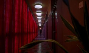 in the mood for love cinematography by christopher doyle interior night establishing shot fluorescent shot 002