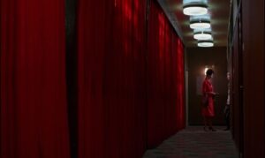 in the mood for love cinematography by christopher doyle interior night wide shot establishing shot fluorescent shot 047