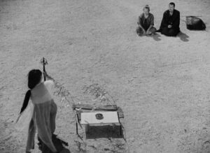 rashomon cinematography by kazuo miyagawa day medium shot three shot backlight daylight shot 042
