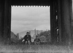 rashomon cinematography by kazuo miyagawa day wide shot two shot backlight daylight shot 001