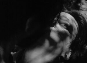 rashomon cinematography by kazuo miyagawa night extreme close up silhouette artificial light shot 037