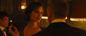 skyfall cinematography by roger deakins night extreme close up over the shoulder artificial light shot 004