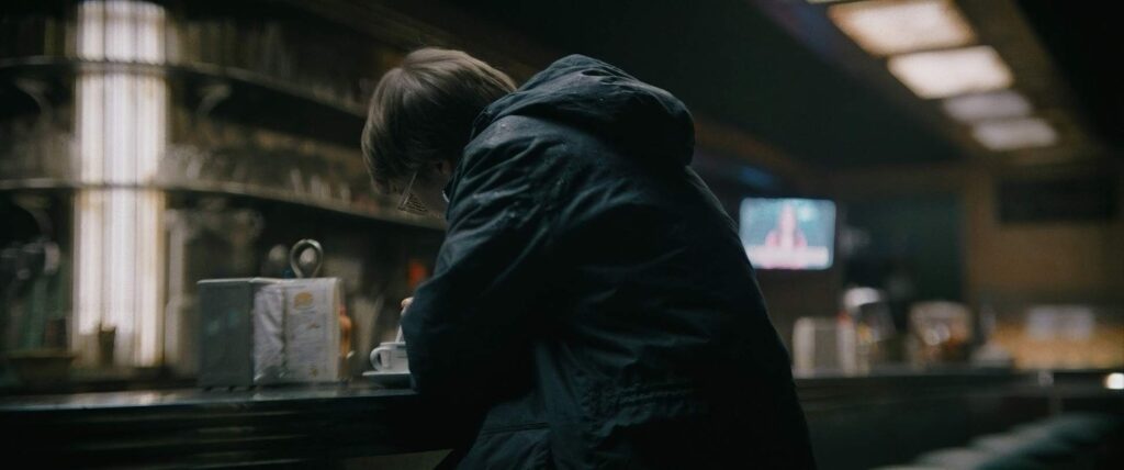 the batman cinematography by greig fraser close up backlight shot 017