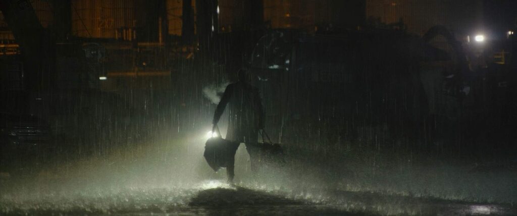 the batman cinematography by greig fraser establishing shot artificial light shot 032
