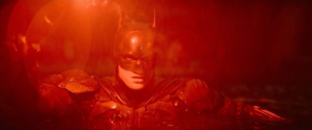 the batman cinematography by greig fraser establishing shot side lighting shot 052