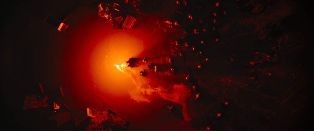 the batman cinematography by greig fraser exterior night establishing shot artificial light shot 001