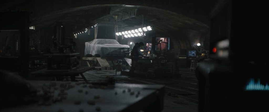 the batman cinematography by greig fraser interior night establishing shot artificial light shot 037