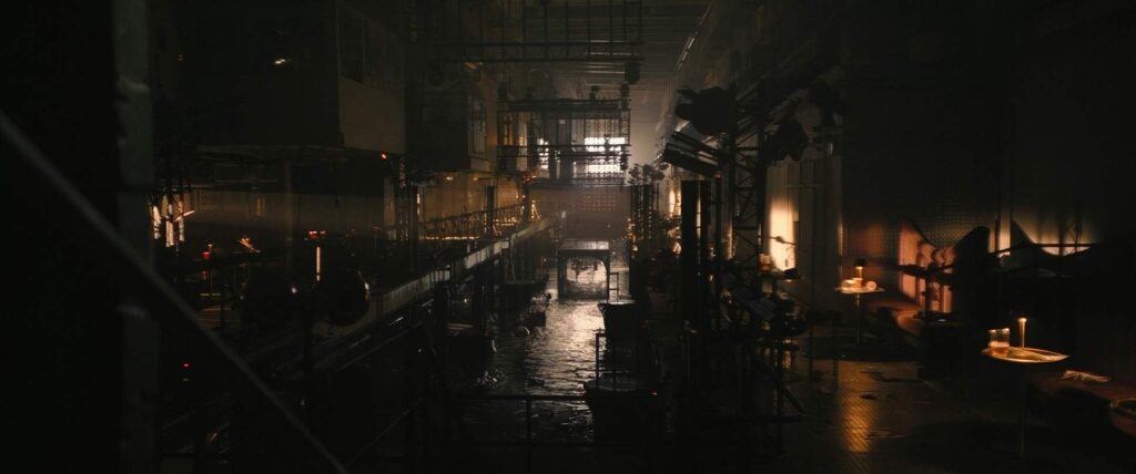 the batman cinematography by greig fraser interior night establishing shot artificial light shot 041