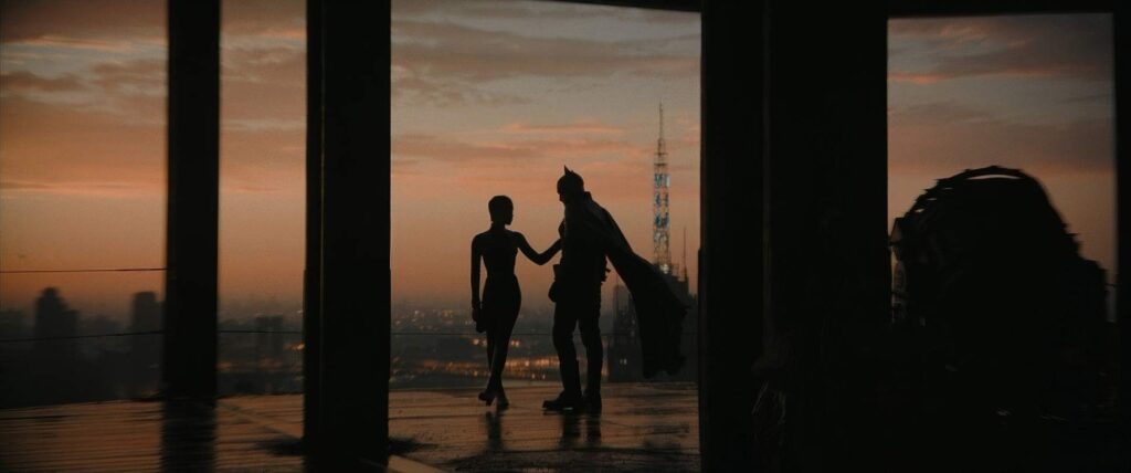 the batman cinematography by greig fraser medium wide shot two shot side lighting shot 008