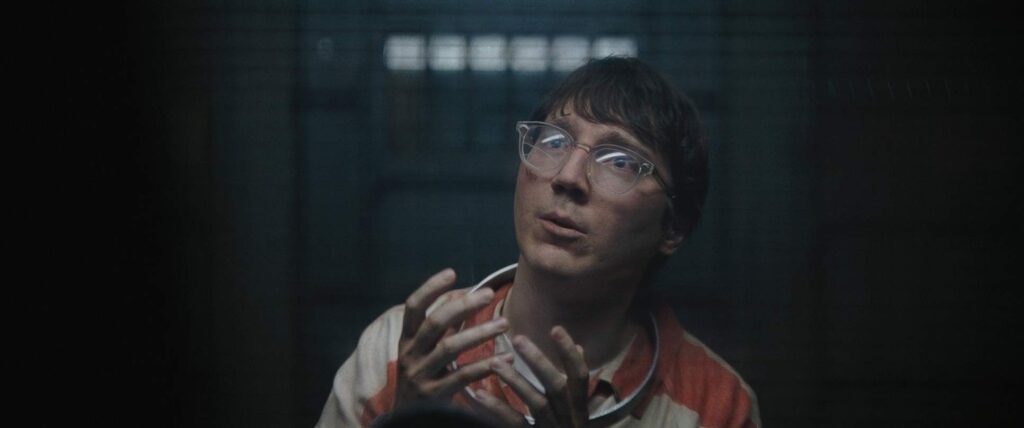 the batman cinematography by greig fraser night close up artificial light shot 005