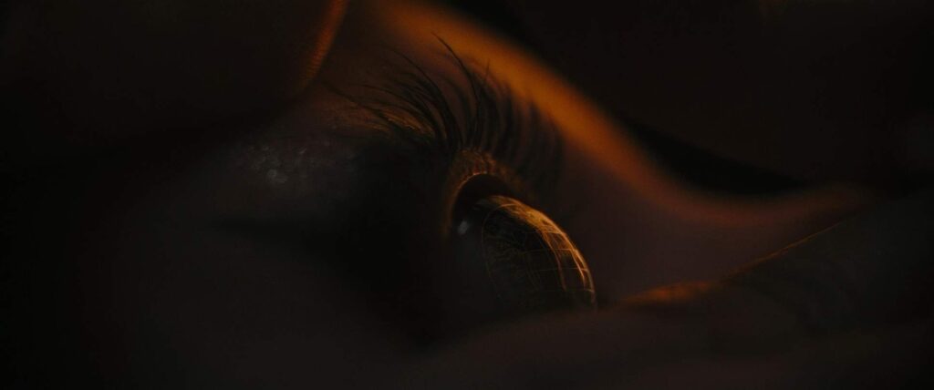 the batman cinematography by greig fraser night establishing shot artificial light shot 045