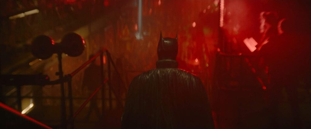 the batman cinematography by greig fraser night medium shot artificial light shot 002