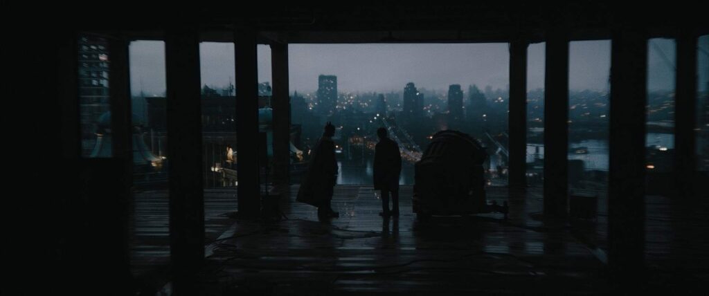 the batman cinematography by greig fraser night wide shot two shot artificial light shot 018