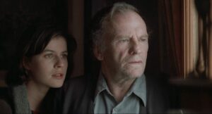 three colors red cinematography by piotr soboci ski extreme close up two shot silhouette artificial light shot 062