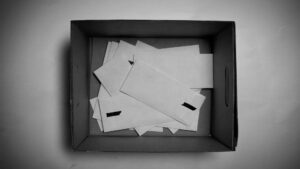 13th cinematography by kira kelly day establishing shot hard light daylight shot 068