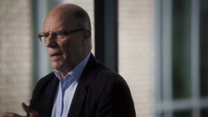 13th cinematography by kira kelly day extreme close up backlight daylight shot 025