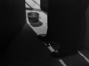 a man escaped cinematography by l once henri burel night establishing shot silhouette artificial light shot 015