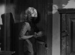 ace in the hole cinematography by charles lang close up shot 038