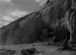 ace in the hole cinematography by charles lang day establishing shot side lighting shot 064