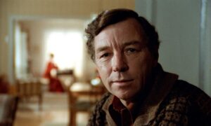 autumn sonata cinematography by sven nykvist interior day extreme close up backlight daylight shot 004