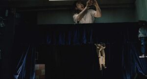 being john malkovich cinematography by lance acord night medium wide shot artificial light shot 064