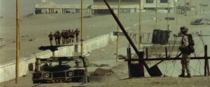 black hawk down cinematography by slawomir idziak day medium wide shot backlight daylight shot 049