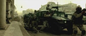 black hawk down cinematography by slawomir idziak exterior day medium shot two shot backlight daylight shot 020