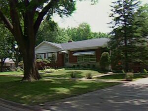 hoop dreams cinematography by peter gilbert day establishing shot side lighting daylight shot 014