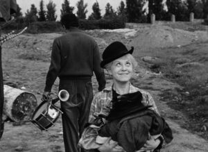 la strada cinematography by otello martelli day close up two shot hard light shot 043