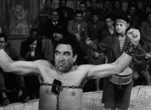 la strada cinematography by otello martelli day extreme close up three shot hard light shot 032