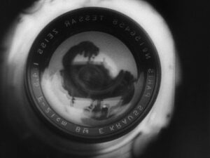 man with a movie camera cinematography by mikhail kaufman day establishing shot hard light shot 004