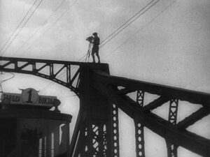 man with a movie camera cinematography by mikhail kaufman day establishing shot hard light sunny shot 018