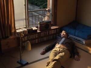 perfect days cinematography by franz lustig day medium close up hard light shot 072