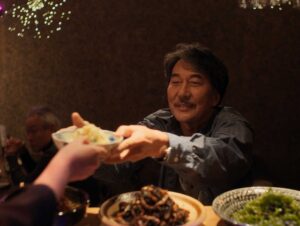 perfect days cinematography by franz lustig extreme close up hard light artificial light shot 067