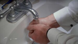 primal fear cinematography by gregory hoblit day extreme close up daylight shot 072