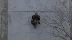 primal fear cinematography by gregory hoblit day medium wide shot backlight overcast shot 061