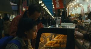 shoplifters cinematography by ry to kond close up three shot backlight shot 013